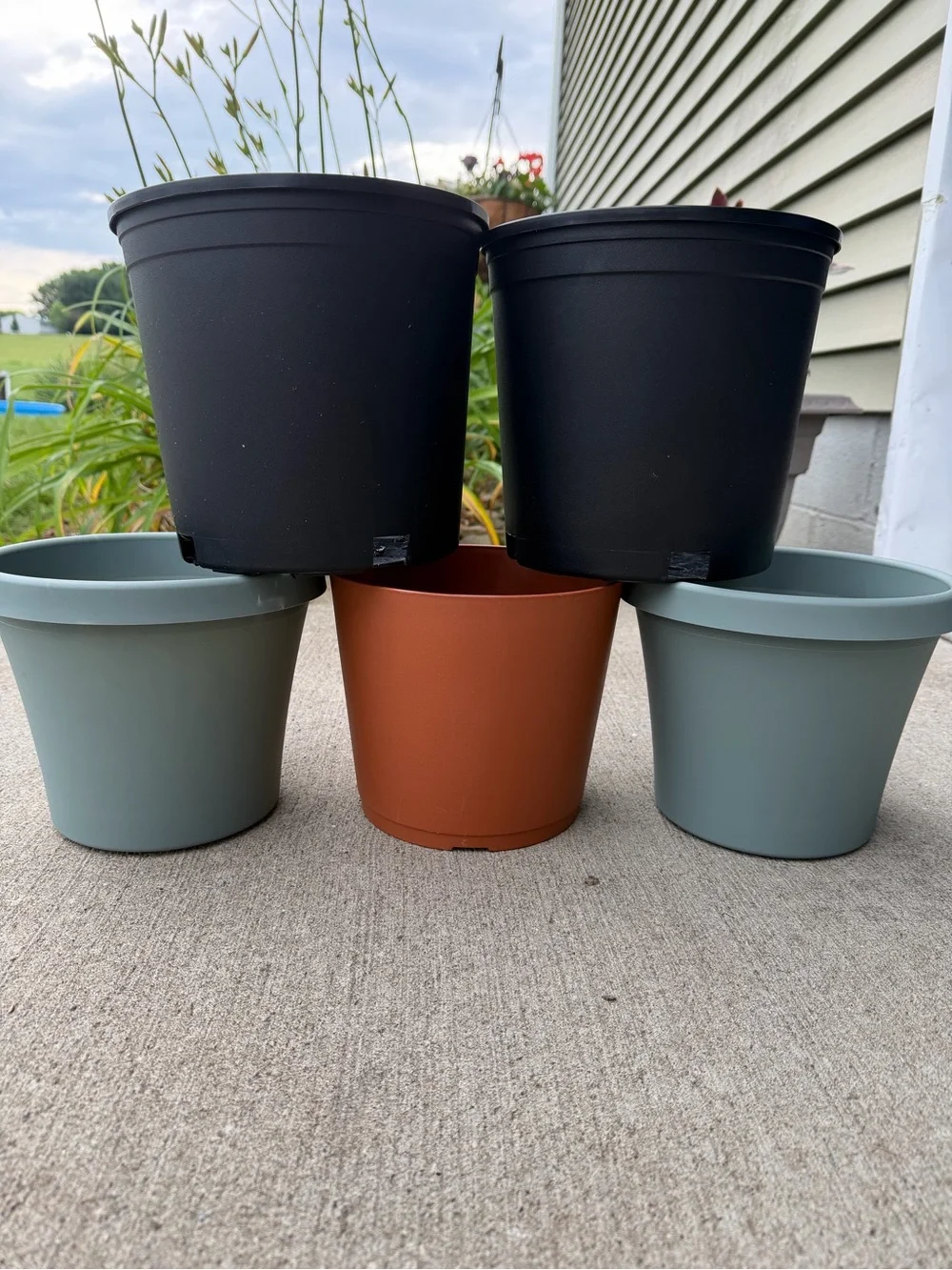 Set of 5 Assorted Plastic Plant Pots 8” and 9” in Black, Gray, and Terra Cotta